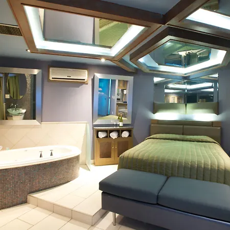 Le Chabrol Hotel & Suites-2