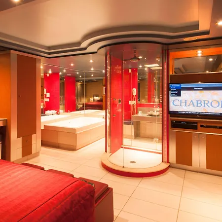 Le Chabrol Hotel & Suites-2