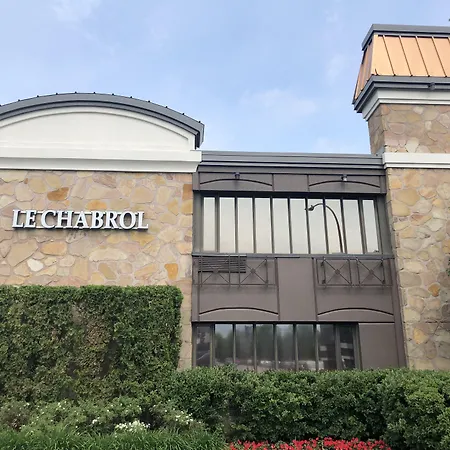 Le Chabrol Hotel & Suites-3